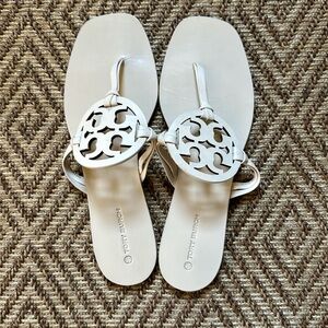 Tory Burch Miller knotted off-white sandal size 9 1/2